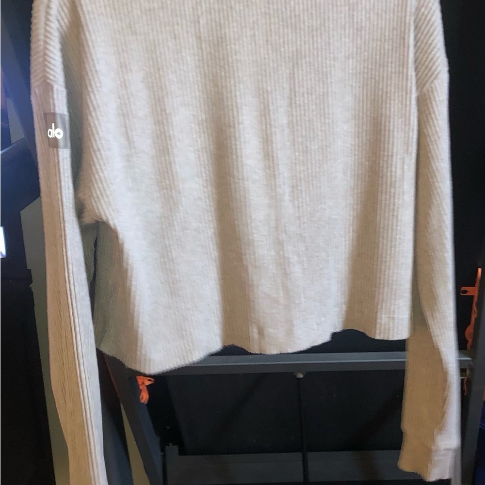 ALO Yoga Tan Crop Top - Picture 4 of 8